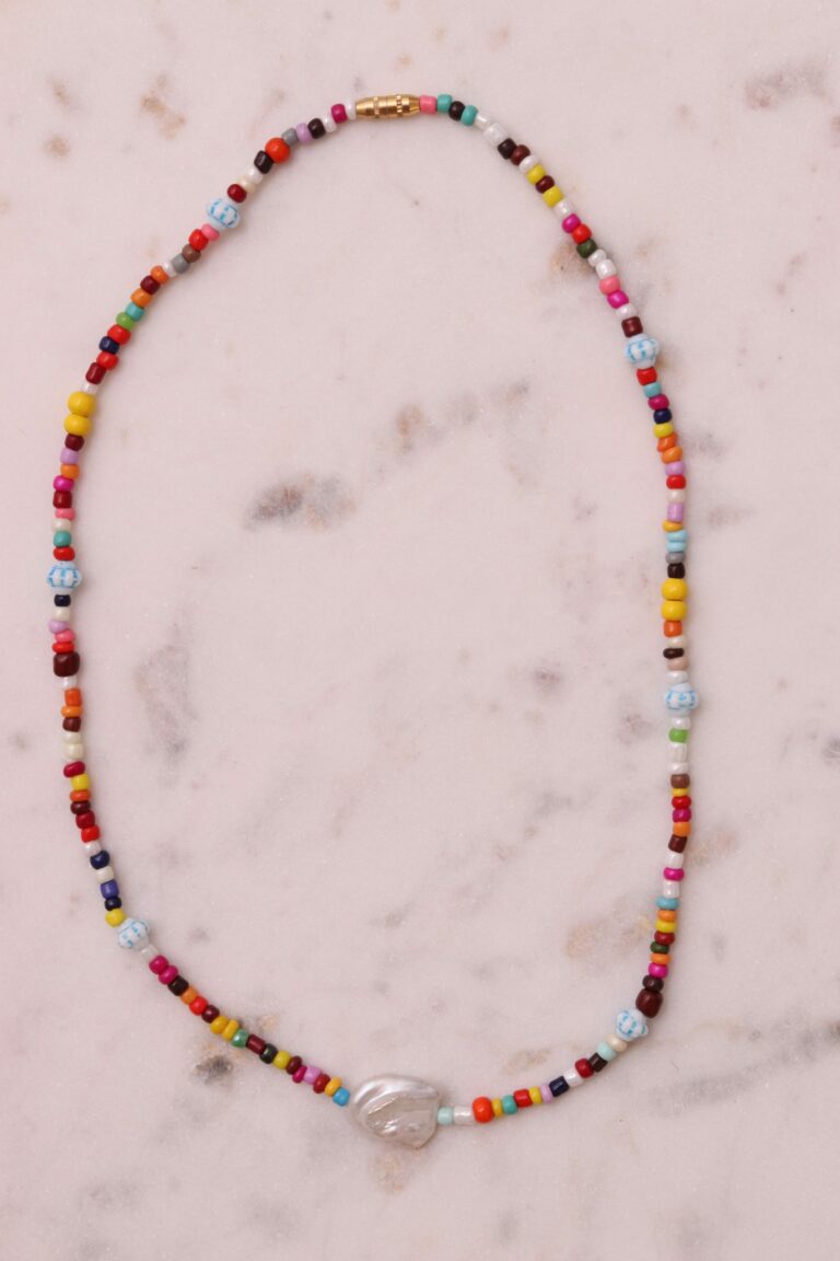 Collier de perles multicolore