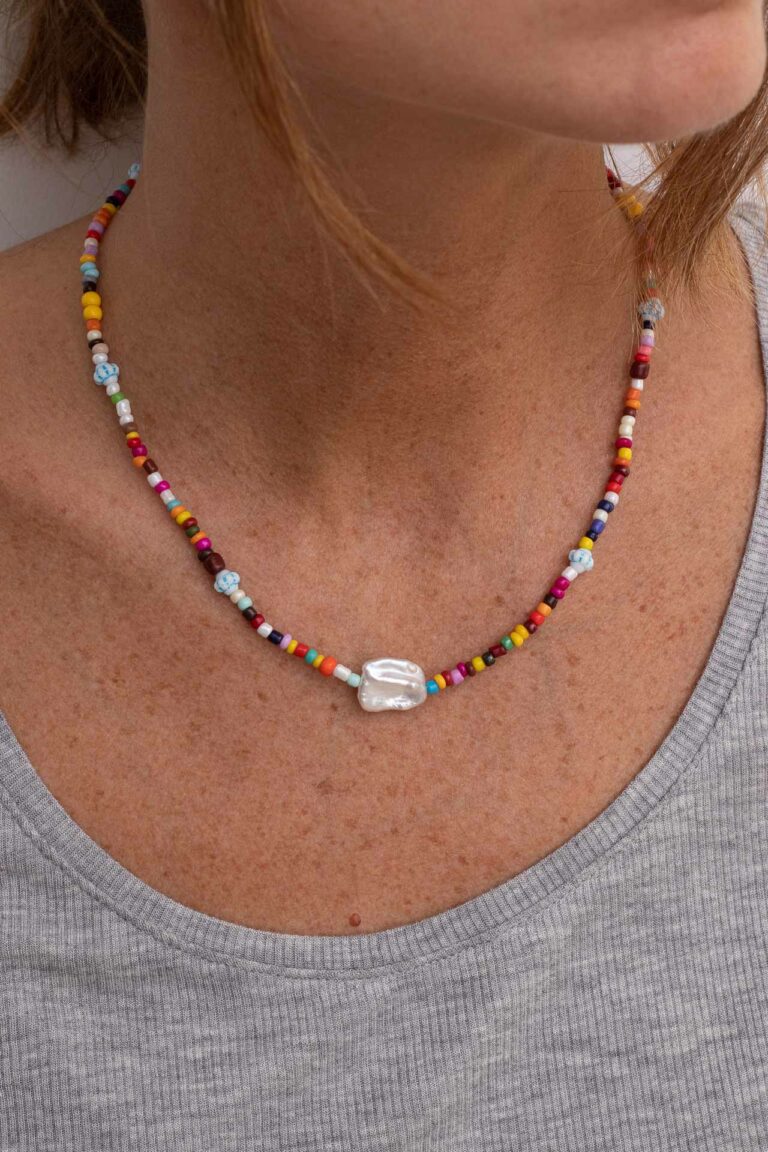 Collier de perles multicolore