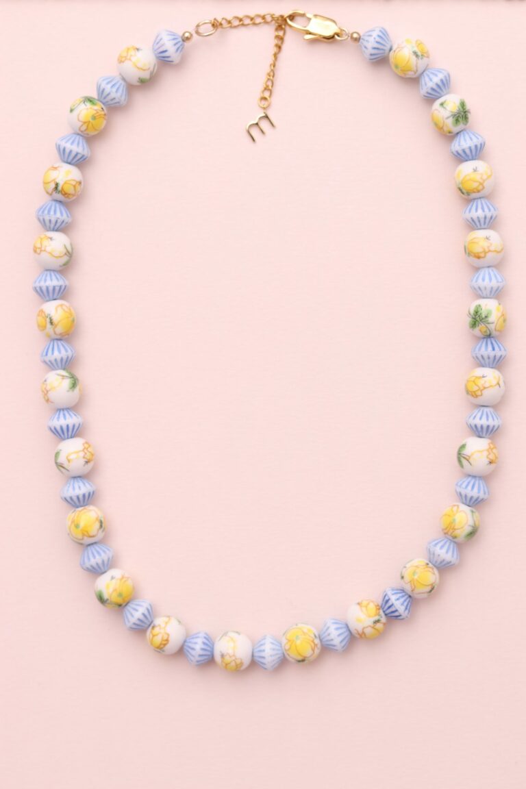 Collier de perles en céramique à motif floral