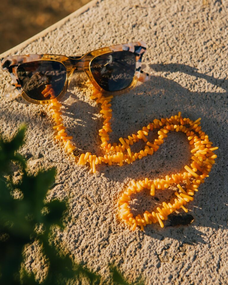 Chaine de lunettes perles corail