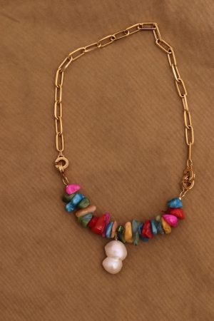 Collier de perles multicolores